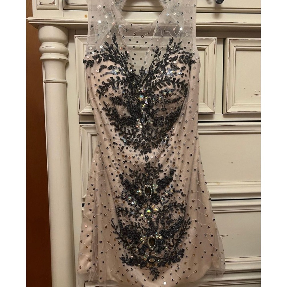 Dave and Johnny homecoming / prom /pageant dress. Tan and black. size 11/12